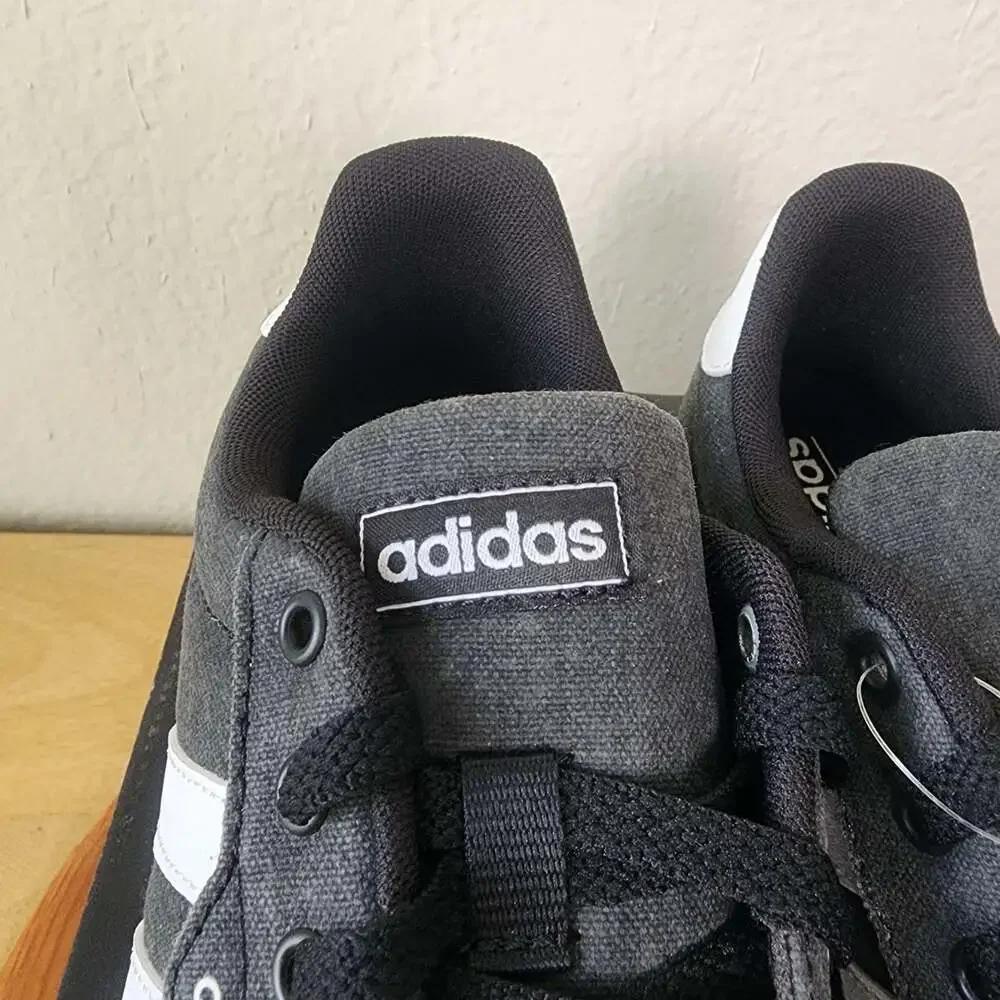 Adidas Daily 3.0 Shoes Mens Size 9.5 Gray White Skateboarding Sneakers FW7033
